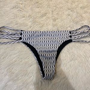 Super cheeky bottoms! Perfect for tanning!